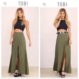 Tobi Green Maxi Skirt
•Women’s XS
